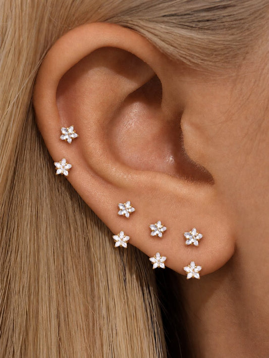Clear star G23 titanium horseshoe ring styled on helix and lobe piercings