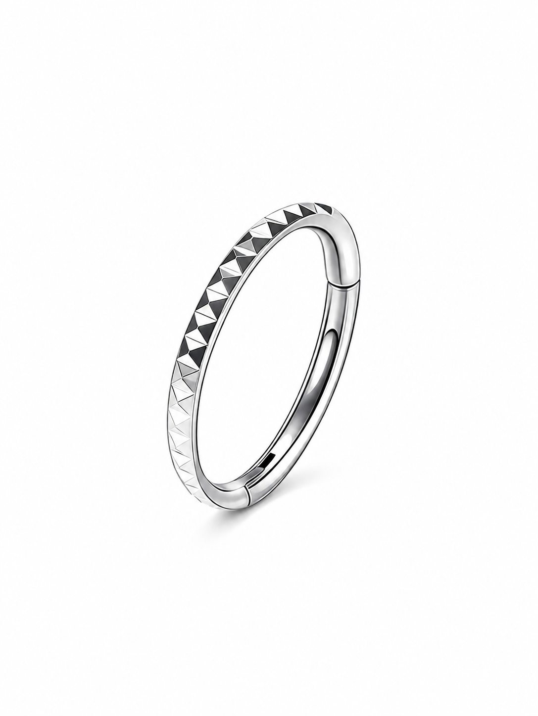 Silver pyramid-faceted G23 titanium hinged clicker ring