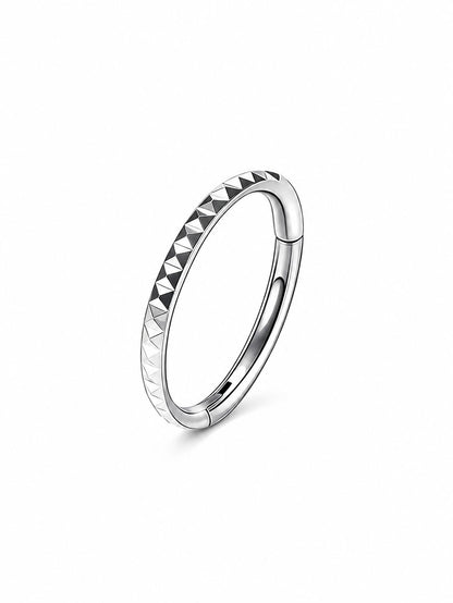 Silver pyramid-faceted G23 titanium hinged clicker ring